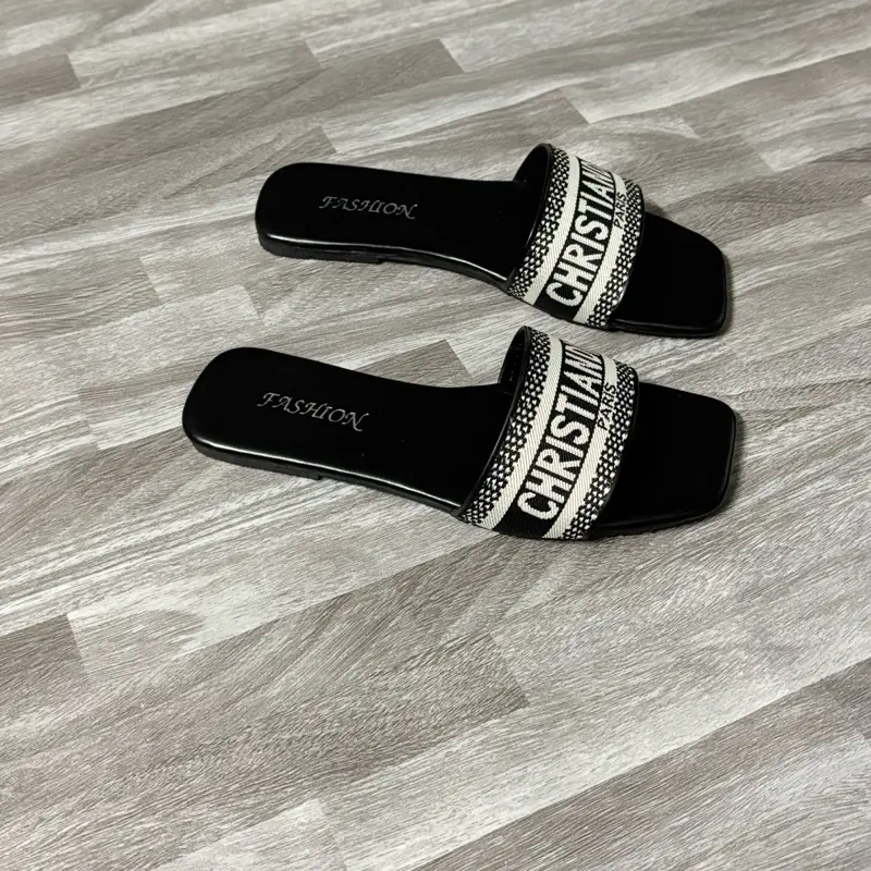Dép Lê nữ quai ngang 2025 . Bảng thổ hottrend . Chuẩn size - dép bệt - shoes. 3 màu cho chị em dễ lựa chọn