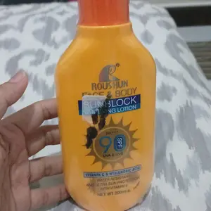 Glowing Up Sunscreen Lotion 200ML Sunblock Cream SPF90 PA +++ Wajah Dan Badan Sunscreen Sun Protect & Moisture Lotion Original Sunblock UVA/UV Protection Tahan Air Double Waterproof Oil-Free