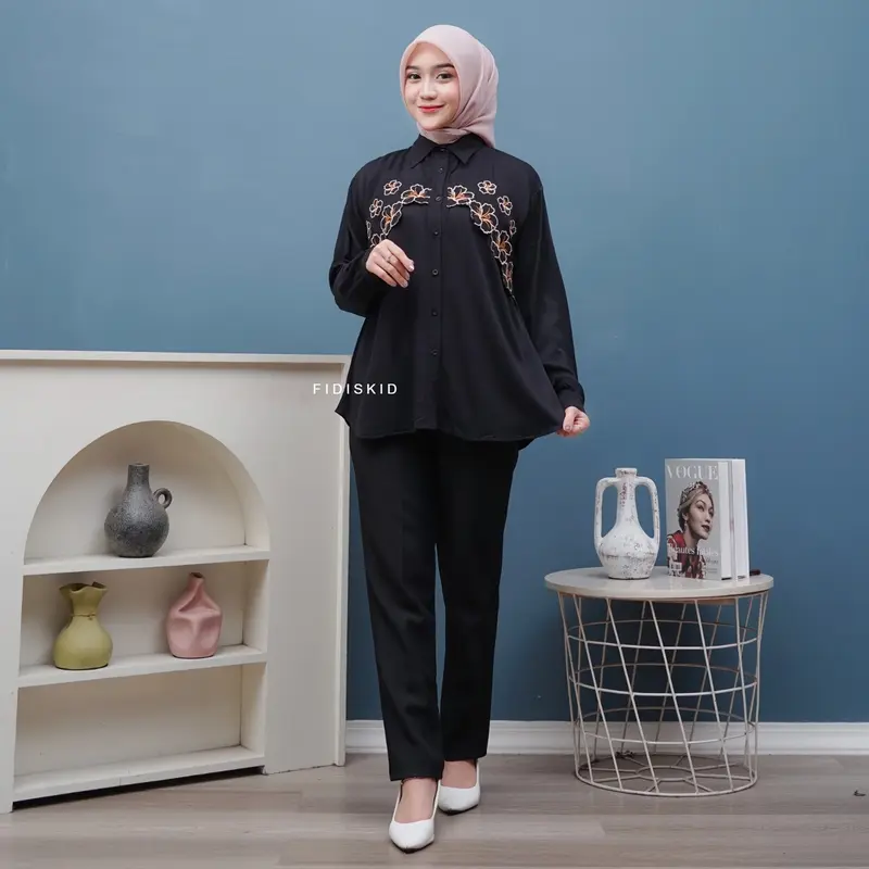Mika Blouse Bordir Rayon Twill - Kemeja Wanita Bordir Bunga Formal Nyaman 2
