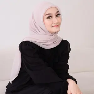 Paris Japan Square - She Wears Hijab