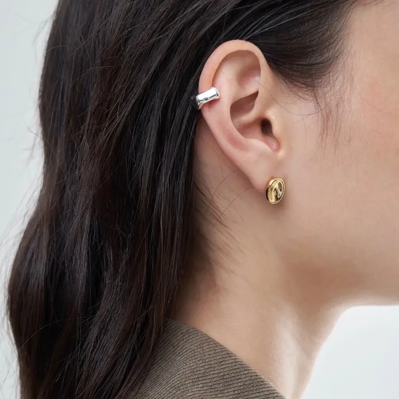 One Curve Earcuff in 925 Sterling Silver and 18ct Gold Vermeil 1