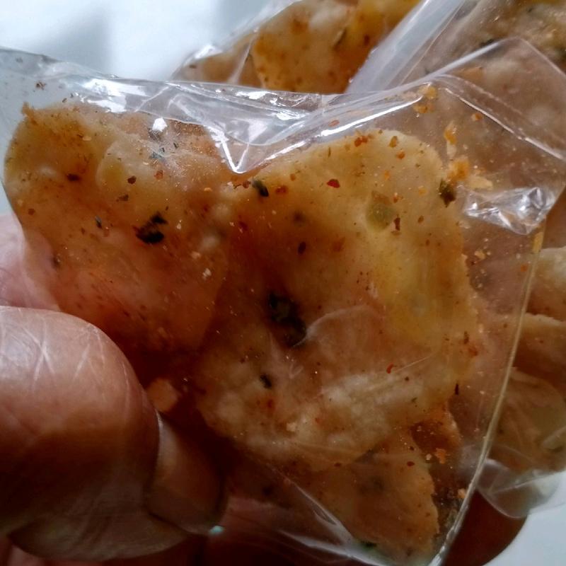 CEMILAN KERIPIK '"SISTIK BATIK" ENAK&GURIH,kemasan 1 pack isi 10 bungkus ,cocokuntuk di jual lagi di warungan atau intuk konsumsi sendiri, berat kemasan 1pack -+150 gr. Snack Kripik Asin Makanan Camilan Pedas Manis 2
