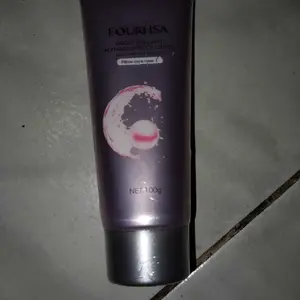 VelvetAura Body Cream Radiant Moisturizing 100ml - Lotion Pemutih Tubuh Mencerahkan & Melembabkan Kulit Lembut Halus - Formula Khusus untuk Hasil Maksimal