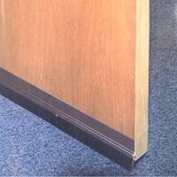 Gambar AZKO Krisbow Penutup Lubang Bawah Pintu Aluminium-Brush 1 M - Putih Door Draft Stopper Perapat Bawah Stopper Celah Seal Pintu dari AZKO ID Kota Administrasi Jakarta Selatan 2 Tokopedia