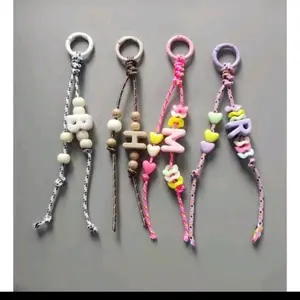 Gantungan Kunci Aesthetic dengan Desain Unik huruf dan Warna-warni Cocok untuk Hadiah