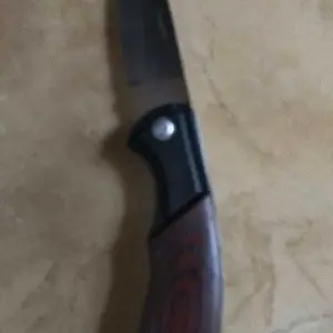 Grosir Surabaya Barat Lipat Gagang Kayu Motif Kayu Serbaguna Portabel Material Gagang Kayu Alami Ukuran Kompak 15 CM Mata Tajam Awet Mekanisme Lipat Aman Cocok Untuk Outdoor