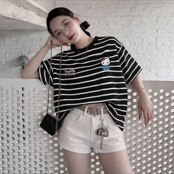(DEAL Mở bán giảm giá 30%) Áo thun nam nữ Boxy kẻ sọc in mèo kitty tay ngắn - Phong cách trẻ trung tươi sáng M4003