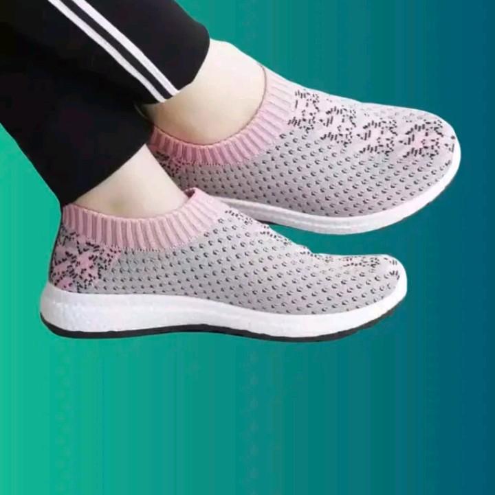 sepatu sandal anak dan dewasa sepatu santai wanita / alas Kaki 0