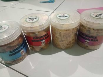 Product Review of Paket Castangel,kacang,nastar,bola² susu from D**e 2