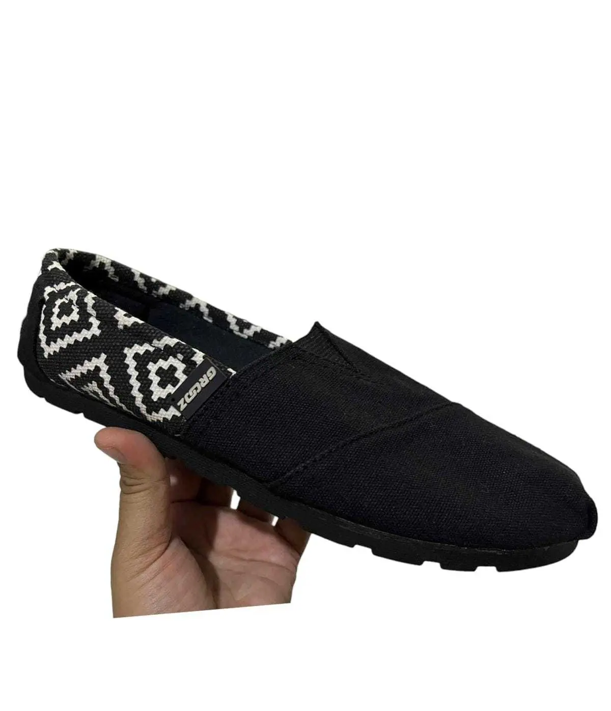 Sepatu Slip On Hitam Tribal/Batik unsex size 36-45 Paparbag