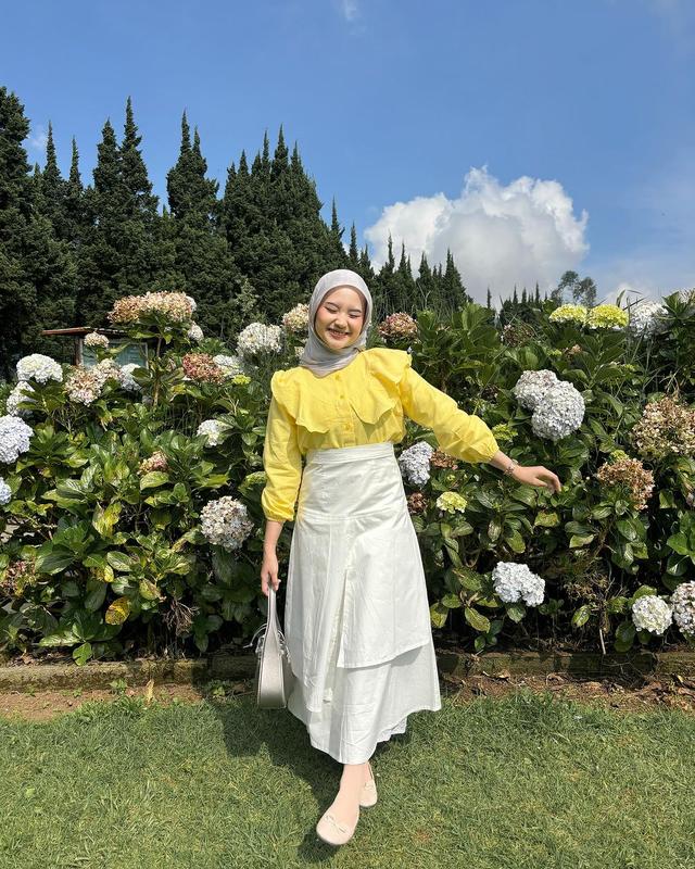 Setelan OOTD Kekinian 3in1 Style Korea Wanita Baju Blouse Ruffle & Rok Susun Mekar dengan Hijab Muslim Atasan 8