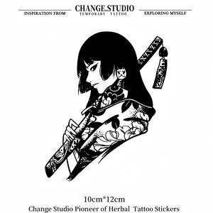 รอยสักชั่วคราว ดีไซน์นักดาบหญิง ติดทนนาน 15 วัน กันน้ำและทนต่อการสะท้อนแสง สติ๊กเกอร์รอยสัก