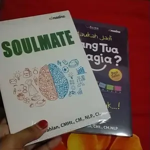 Paket 2 buku Novel Maukah jadi Orang Tua Bahagia + Soulmate _ dr aisah