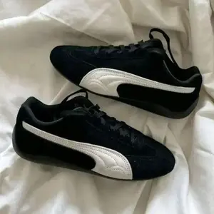 NEW!!!! Sepatu sneakers pria wanita size 36-43 septau sekolah hitam putih sepatu santai sepatu classic  terbaru