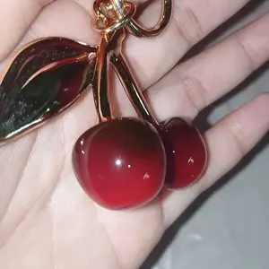 TANTOMI Bag Charm Gantungan Cherry Estetik Imut Desain Lucu Cocok Untuk Berbagai Jenis Tas Tambahkan Sentuhan Menarik Dan Kenyamanan