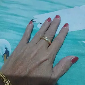 Cincin Perhiasan Wanita Titanium Emas Elegan