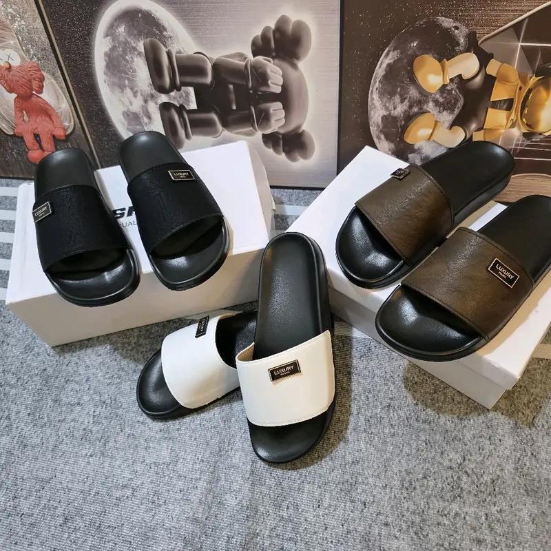 DÉP LÊ QUAI NGANG chất liệu da Thời Trang Nam Nữ,quai da gắn mác kim loạiquai da sít size từ 36-43 có 3 màuthời trang trẻ,phong cách trẻ đi rất nhẹ chân Z