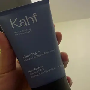 Kahf Face Wash Skin Energizing and Brightening 100 ml - Sabun Cuci Muka Pria Membantu Mencerahkan Wajah - Daily Use, Niacinamide, Symradiance 399, Hydrating Skin Barrier, Moisturizer, Hydration, Lembab, Instan, Oil, Minyak