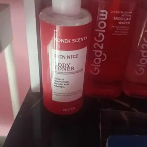 SONIK SCENTS SKIN NICE BODY TONER MERAH 200 ML Glycerin, Niacinamide, Glycolic Acid, allantoin