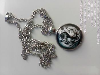 Product Review of Kalung Liontin Yin Yang Art Kaca Cembung Tali Kulit Rantai Stainless Steel from a**n g**n 1