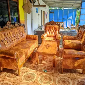 Set Sofa Ruang Tamu Klasik dengan Desain Elegan dan Kualitas Premium untuk Tampilan Rumah Mewah