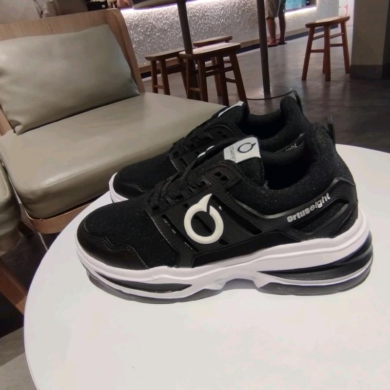 Terlaris!!!!!Cod Sepatu Running Ortuseigh Outdoor Sepatu Sekolah Hitam Putih Pria Wanita Gym&Lari(GRATIS KAOS KAKI) 6