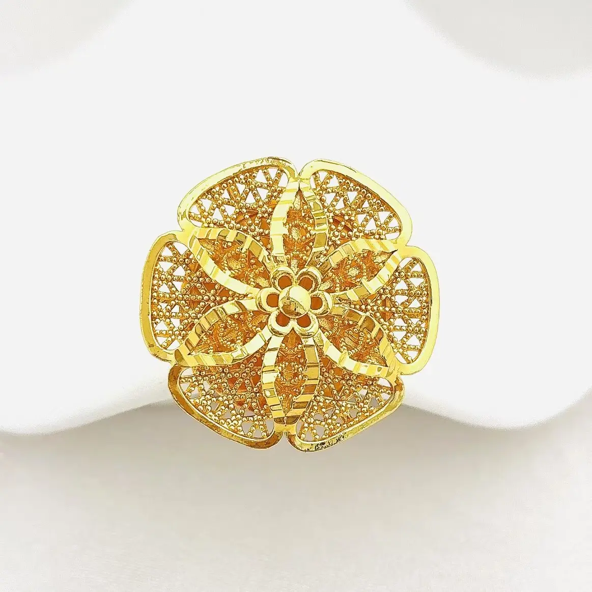 Rich and Noble Flower Series Ring, Dubai Style Flower Ring, Open Mouth, Prosperous Love, Light Luxury and Exquisite, Preferred Jewelry for Lovers and Friends, Non fading Titanium Steel Ring