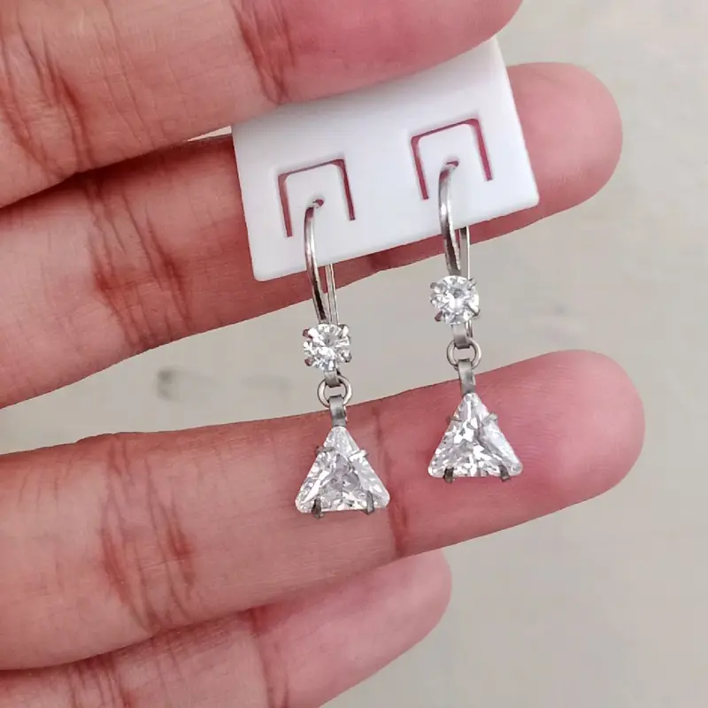 Anting Wanita monel permata segitiga  susun anti luntur 0