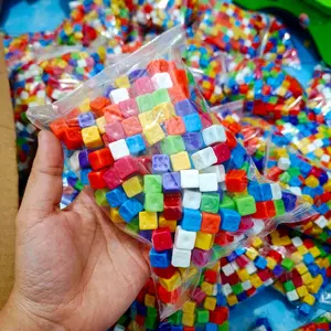 250 gram dadu warna campur isi sekitar 438 pcs