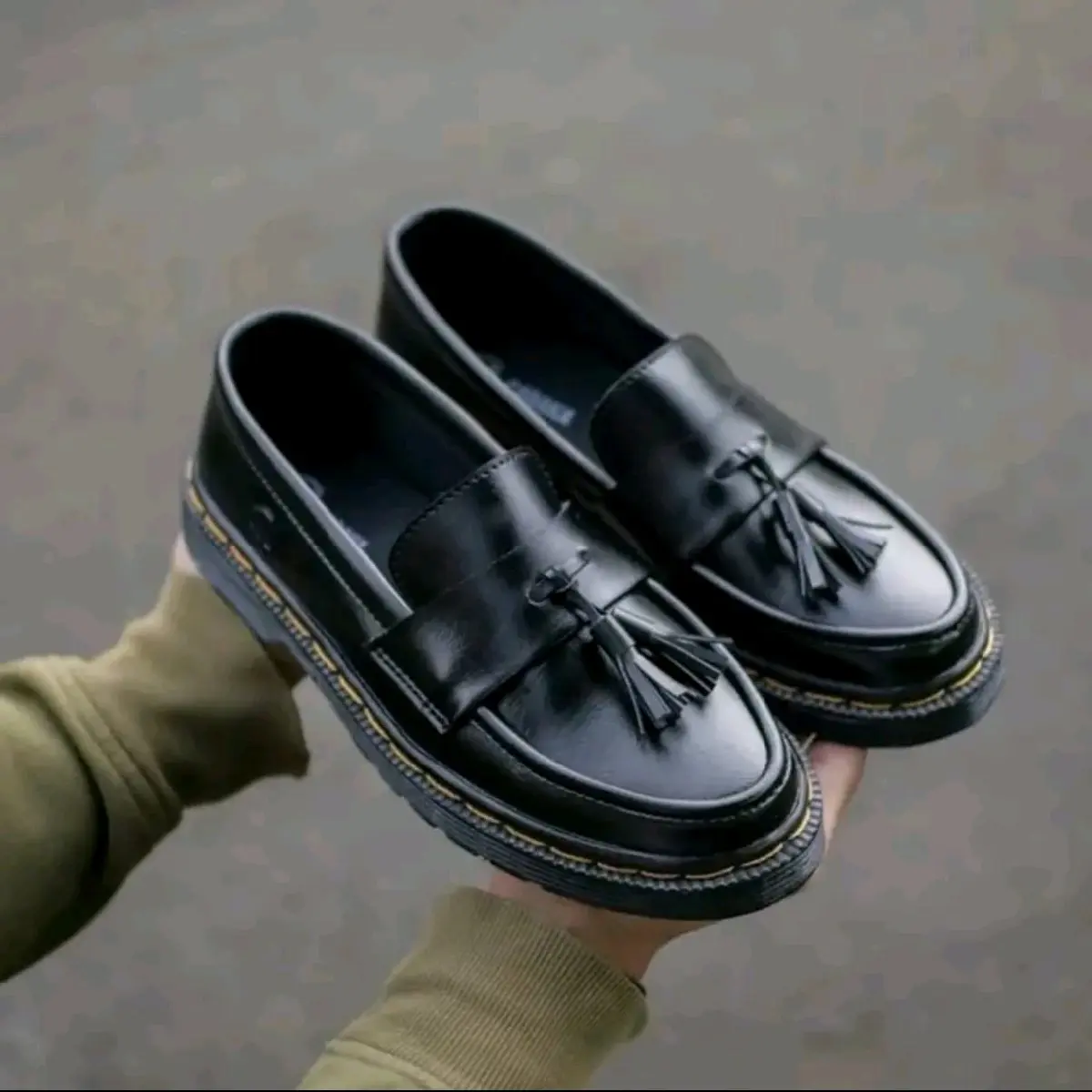 Docmart Sepatu Formal Loafers Pria Kulit Sintetis Sol Sudah Jahitan Anti Jebol Shoes Pantofel Kerja Hitam