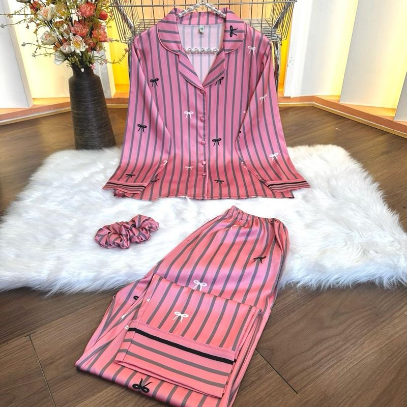 LỤA LATIN SPK K109 (45-85kg)Pijama latin lụa mịn thiết kế hoạ tiết nơ phối sọc trên nền hồng , sang trọng, có tay ngắn tay dài Nữ Women Áo Ngủ Quần Ngủ