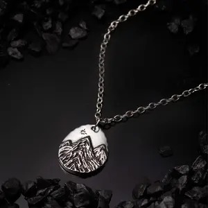 Amber Mountain Kalung Cowok LIontin Mountain Oval Pendant SIlver Rantai Stylish 50cm