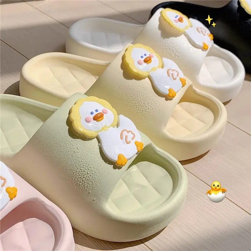 XIXITIAO 【5 màu, size: 34-47】 Dép đế dày mềm mại hình chú vịt vàng dễ thương hoạt hình thời trang giản dị cho nam nữ các cặp đôi 1