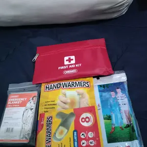 Paket Siaga Dingin Hipotermia Pendaki Gunung – P3k First Aid Kit, Hand & Foot Warmer, Jas Hujan, Selimut Darurat