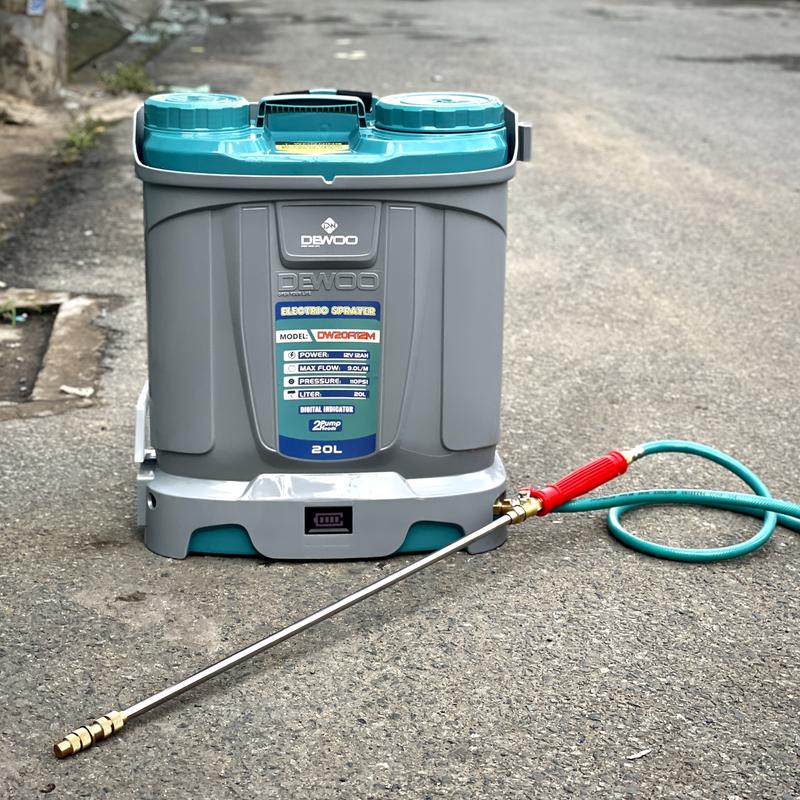 Bình xịt điện có cánh đảo thuôc DEWOO sử dụng 2 bơm và 1 bơm, 20 lít Bảo hành chính hãng