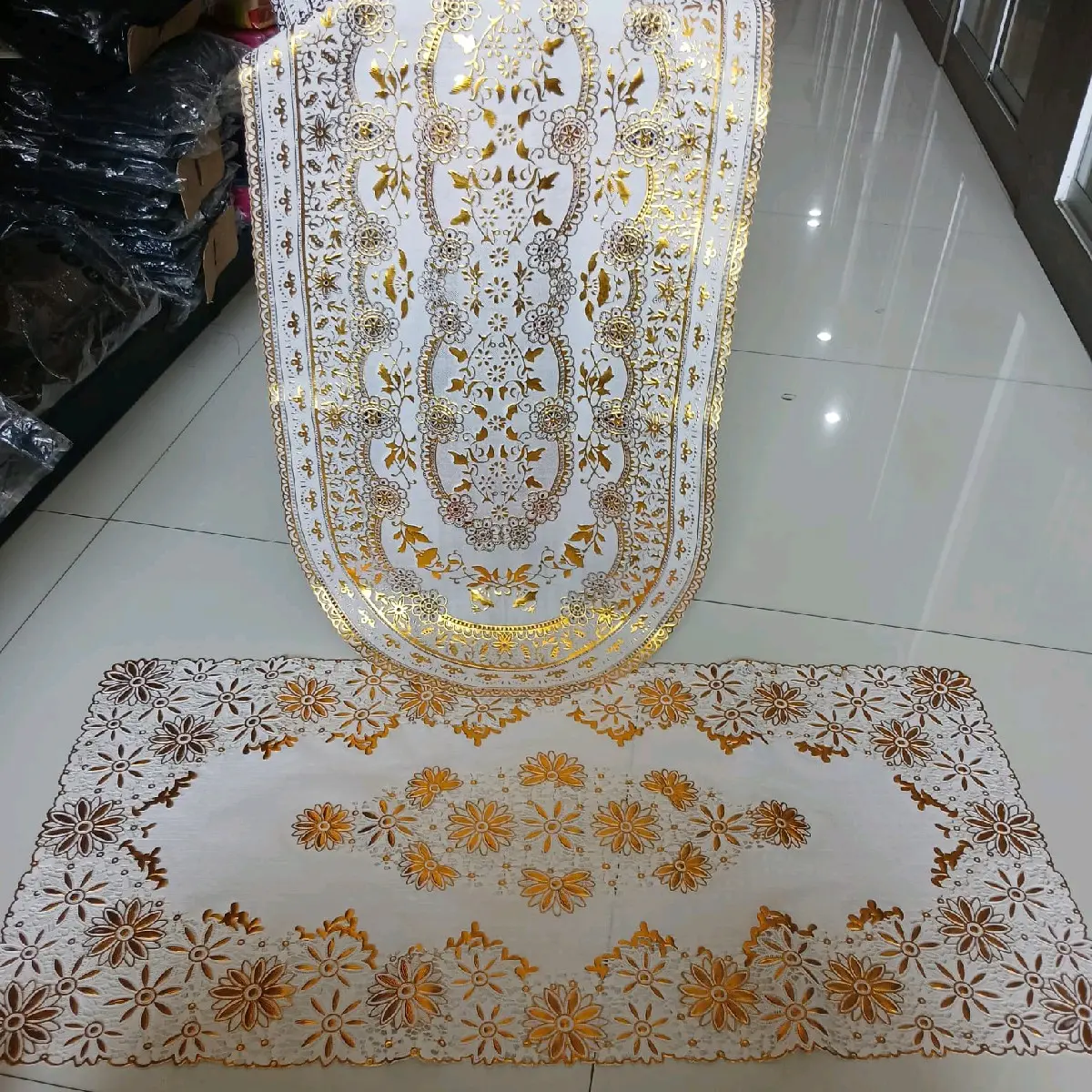 Taplak Gold Meja Ruang Tamu
