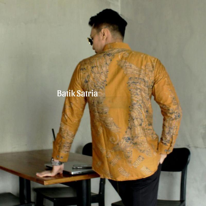 Product Introduction of Batik Satria - Baju Batik Slimfit Motif Wulu gold cowok Mewah - Kemeja Batik Pria Modern Lengan Panjang Lapis Furing Premium Casual Atasan 4