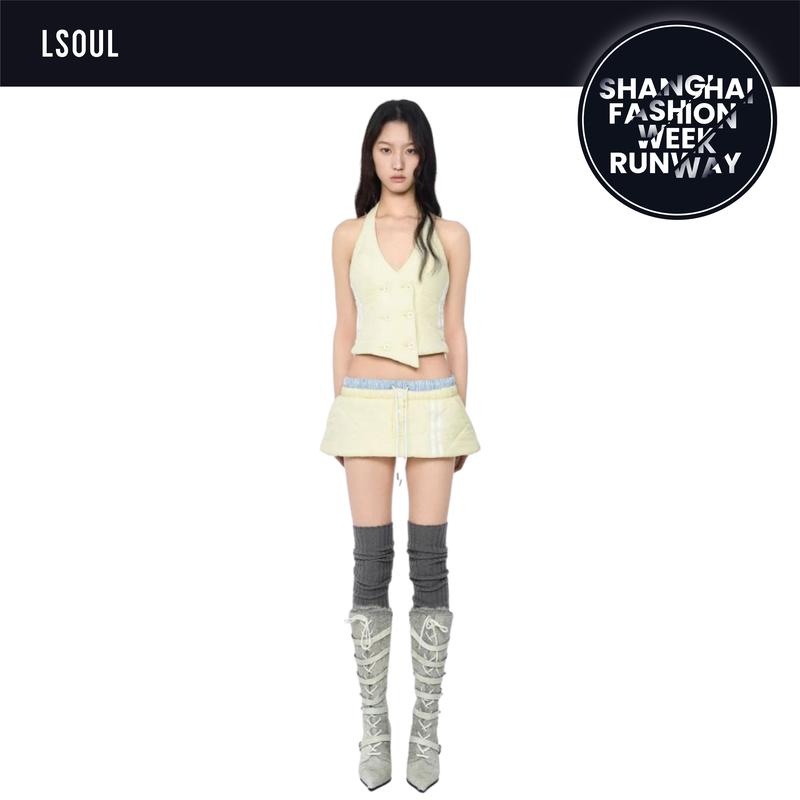  LSOUL - Hebe Set Áo Yếm Cut-out Nút Cài Cá Tính + Chân Váy Miniskirt Cạp Chun Phối Sọc A25052821 CV25050725 