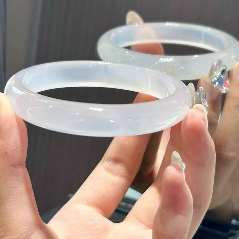 Vòng tay bạch nguyệt quang Madagascar 47 - 62