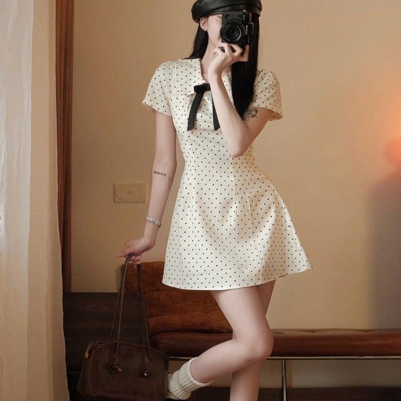 Đầm Chấm Bi Cổ Sen Đính Nơ Chiết Eo Nhẹ Nhà Dáng Xoè - THỤC CHI STORE 95