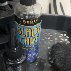 BLIZZ Blade Oil Varian Ukuran 100 ml dan 50 ml - Minyak Pelumas Untuk Clipper, Trimmer, Shaver, dan Gunting Cukur / Minyak Pelumas Mesin Cukur Rambut - Oil Clipper Mesin Cukur - Original / IBSS / INDOBARBERSUPPLY