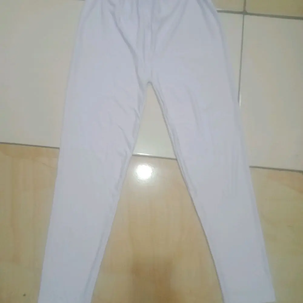 Legging Wanita Putih untuk Anak SMA dan Umum BB 35-50 kg Bahan Spandek Jersey Nyaman dan Fleksibel
