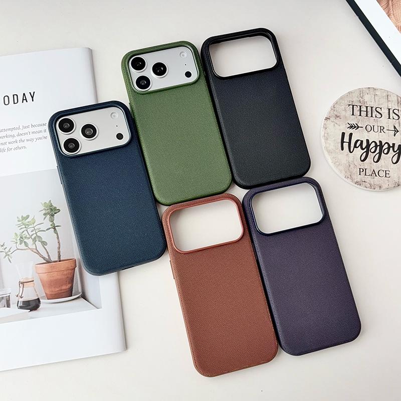 Ốp lưng iPhone, thiết kế tối giản nhưng sang trọng, làm từ TPU mềm. Chống bẩn, không để lại dấu vân tay, thích hợp cho iPhone 7, 8, 11, 12, 13, 14, 15, 16, 17, Pro, Pro Max, Plus, Air.