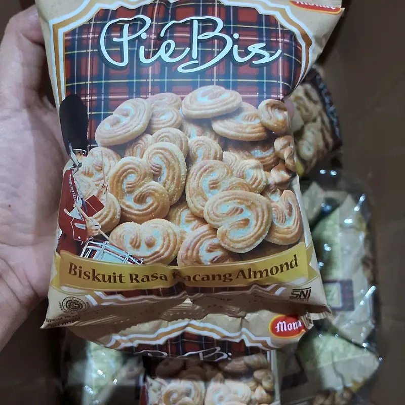 Piebis Monde Biskuit Almond ( 40 gr x 10 pcs ) Cookies Camilan Kacang Snacks Food 3