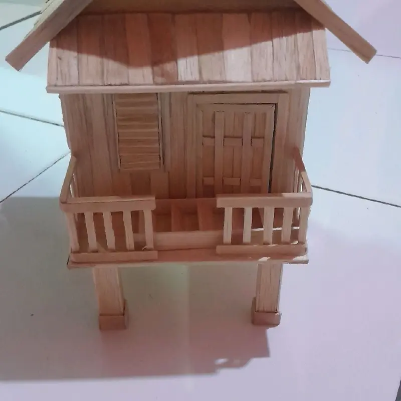 Miniatur rumah panggung dari stik es krim 1