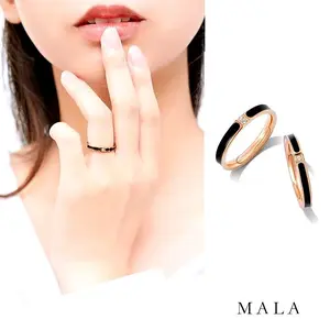 Cincin Cauple Titanium Anti Karat Aksen Berlian Imitasi Untuk Pria / Wanita