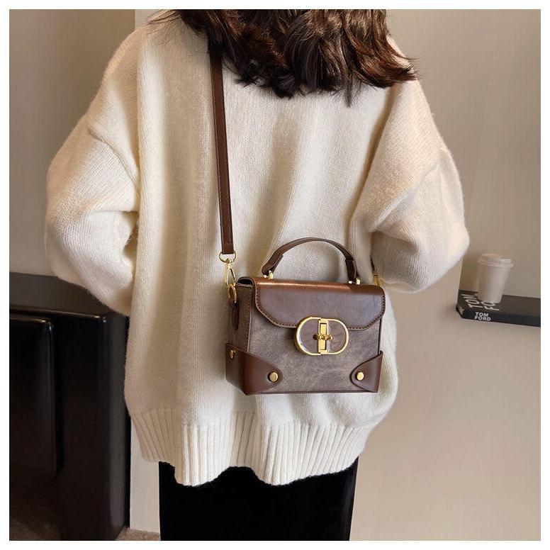 Product Introduction of This year's popular for women in autumn and winter, versatile 2024 new single shoulder crossbody bag, portable box, small square bag 27