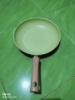 Product Review of Panci Teflon Frypan Marble Enamel / Teflon Frypan Marble Berwarna / Teflon Frypan Enamel Anti Lengket penggorengan anti lengket Kitchenware teflon  serbaguna from V**💜 0