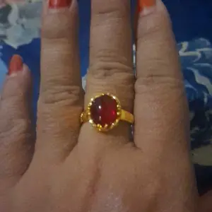 Cincin batu merah delima bentuk oval dan bulat
