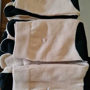 kaus kaki wanita jempol polos warna kulit telapak hitam panjang sebetis bahan lembut dan nyaman Pendek Coklat